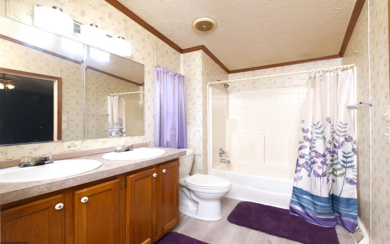 402 Lehman Avenue, Fairmont, West Virginia 26554, 3 Bedrooms Bedrooms, 8 Rooms Rooms,2 BathroomsBathrooms,Single Family Detached,For Sale,Lehman,10161313