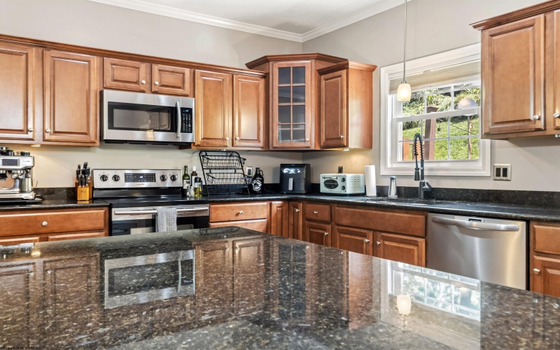 100 Claremont Court, Morgantown, West Virginia 26501, 3 Bedrooms Bedrooms, 7 Rooms Rooms,3 BathroomsBathrooms,Single Family Attached,For Sale,Claremont,10161319