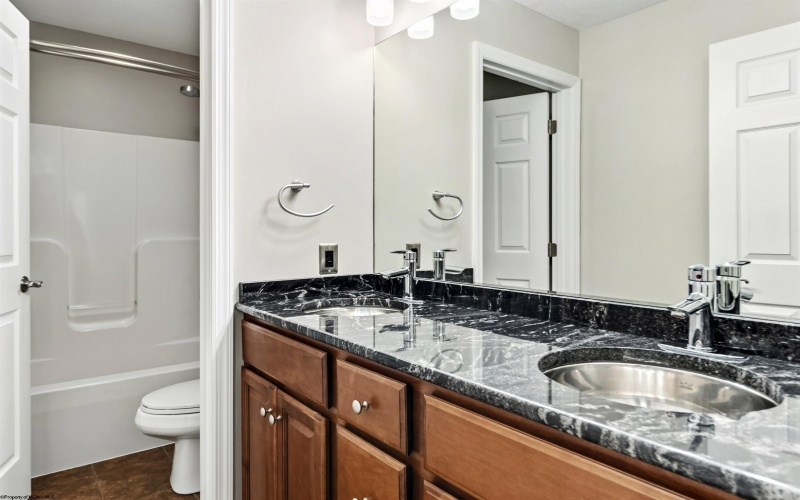 100 Claremont Court, Morgantown, West Virginia 26501, 3 Bedrooms Bedrooms, 7 Rooms Rooms,3 BathroomsBathrooms,Single Family Attached,For Sale,Claremont,10161319