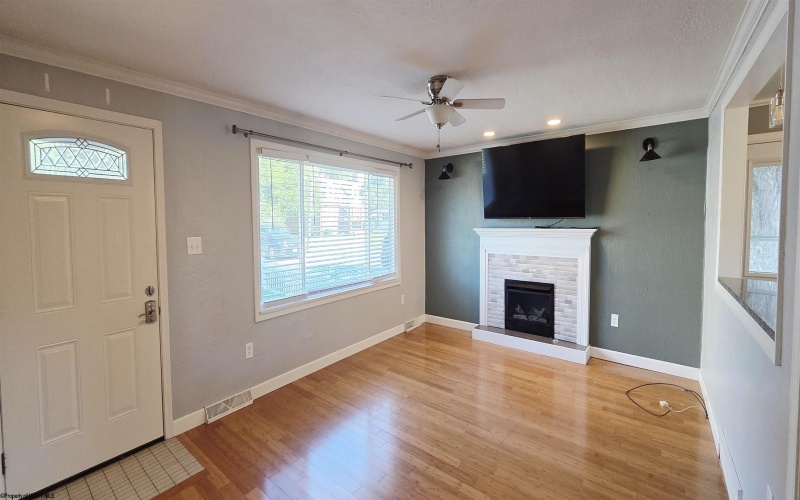 1572 Mary Lou Retton Drive, Fairmont, West Virginia 26554, 3 Bedrooms Bedrooms, 6 Rooms Rooms,2 BathroomsBathrooms,Single Family Detached,For Sale,Mary Lou Retton,10161321