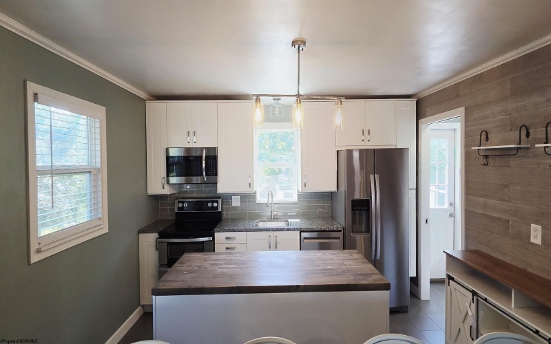 1572 Mary Lou Retton Drive, Fairmont, West Virginia 26554, 3 Bedrooms Bedrooms, 6 Rooms Rooms,2 BathroomsBathrooms,Single Family Detached,For Sale,Mary Lou Retton,10161321