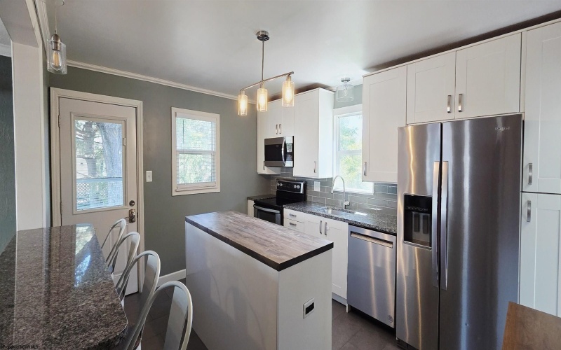 1572 Mary Lou Retton Drive, Fairmont, West Virginia 26554, 3 Bedrooms Bedrooms, 6 Rooms Rooms,2 BathroomsBathrooms,Single Family Detached,For Sale,Mary Lou Retton,10161321