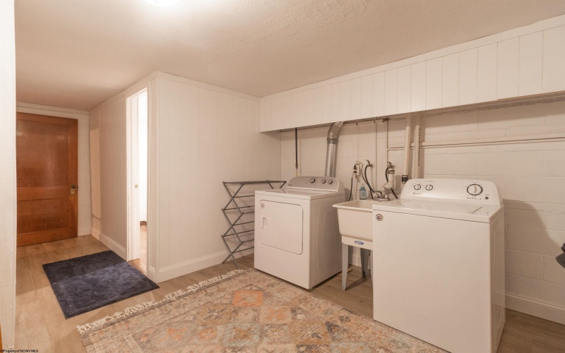 100 Vista Drive, Bridgeport, West Virginia 26330, 3 Bedrooms Bedrooms, 8 Rooms Rooms,2 BathroomsBathrooms,Single Family Detached,For Sale,Vista,10161322