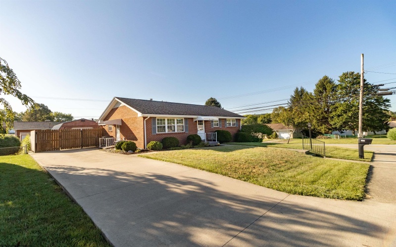 100 Vista Drive, Bridgeport, West Virginia 26330, 3 Bedrooms Bedrooms, 8 Rooms Rooms,2 BathroomsBathrooms,Single Family Detached,For Sale,Vista,10161322