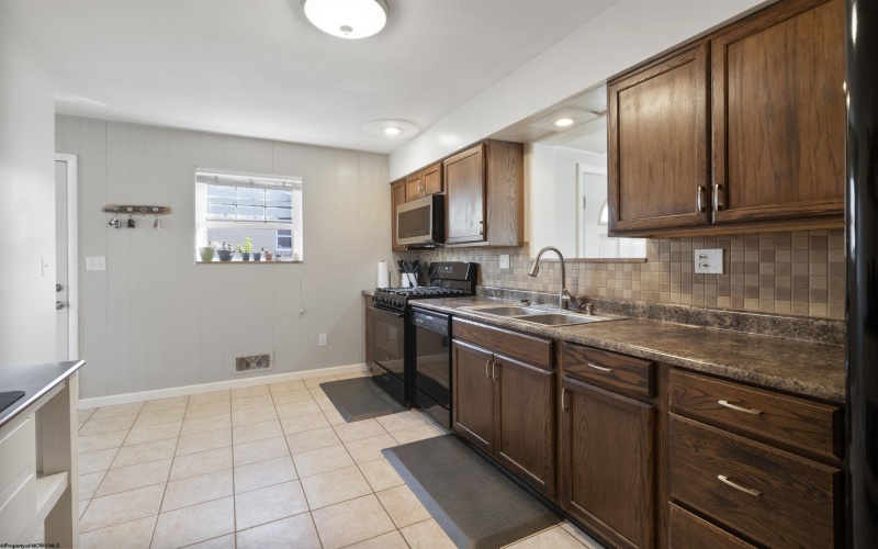 100 Vista Drive, Bridgeport, West Virginia 26330, 3 Bedrooms Bedrooms, 8 Rooms Rooms,2 BathroomsBathrooms,Single Family Detached,For Sale,Vista,10161322