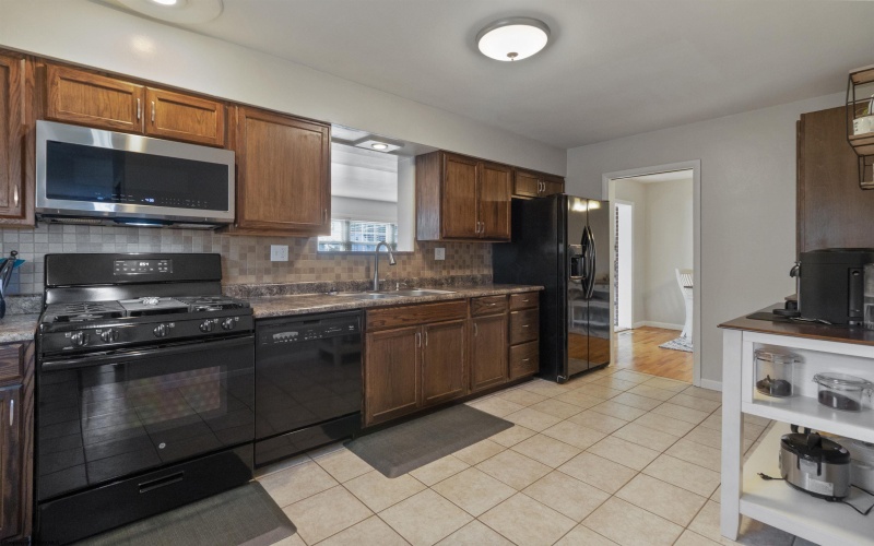 100 Vista Drive, Bridgeport, West Virginia 26330, 3 Bedrooms Bedrooms, 8 Rooms Rooms,2 BathroomsBathrooms,Single Family Detached,For Sale,Vista,10161322