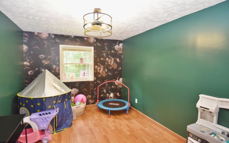1127 Deerfield Drive, Fairmont, West Virginia 26554, 3 Bedrooms Bedrooms, 7 Rooms Rooms,2 BathroomsBathrooms,Single Family Detached,For Sale,Deerfield,10161323