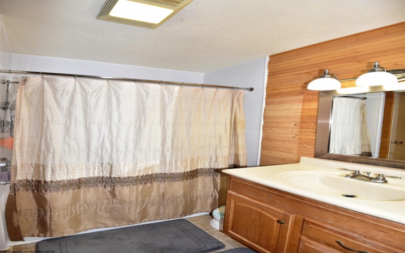 1127 Deerfield Drive, Fairmont, West Virginia 26554, 3 Bedrooms Bedrooms, 7 Rooms Rooms,2 BathroomsBathrooms,Single Family Detached,For Sale,Deerfield,10161323
