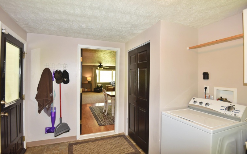 1127 Deerfield Drive, Fairmont, West Virginia 26554, 3 Bedrooms Bedrooms, 7 Rooms Rooms,2 BathroomsBathrooms,Single Family Detached,For Sale,Deerfield,10161323