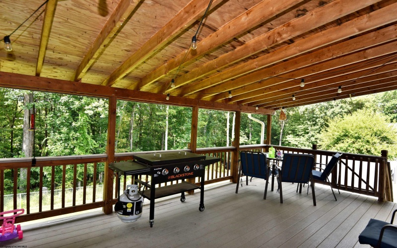 1127 Deerfield Drive, Fairmont, West Virginia 26554, 3 Bedrooms Bedrooms, 7 Rooms Rooms,2 BathroomsBathrooms,Single Family Detached,For Sale,Deerfield,10161323