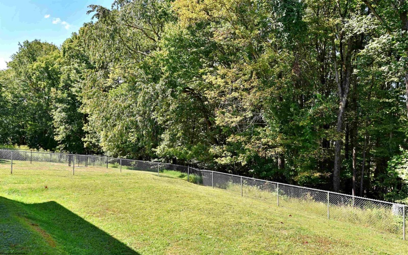 1127 Deerfield Drive, Fairmont, West Virginia 26554, 3 Bedrooms Bedrooms, 7 Rooms Rooms,2 BathroomsBathrooms,Single Family Detached,For Sale,Deerfield,10161323