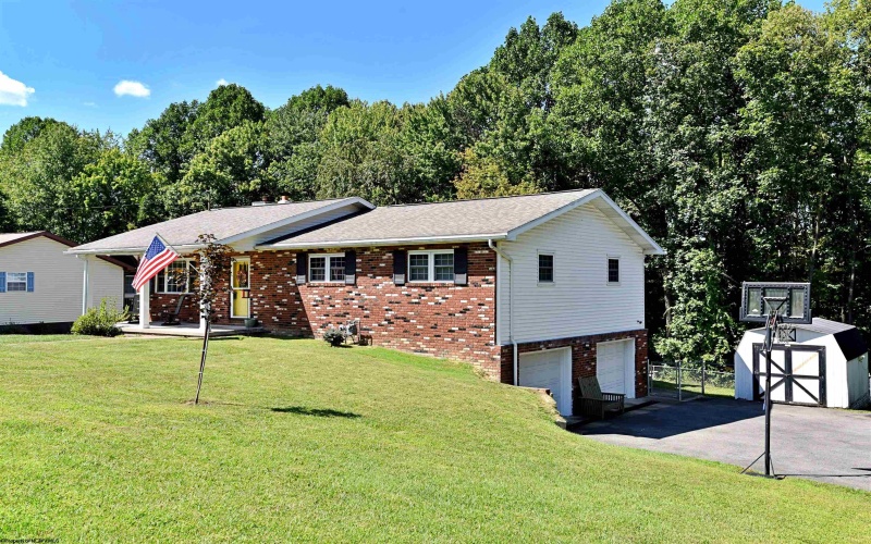 1127 Deerfield Drive, Fairmont, West Virginia 26554, 3 Bedrooms Bedrooms, 7 Rooms Rooms,2 BathroomsBathrooms,Single Family Detached,For Sale,Deerfield,10161323