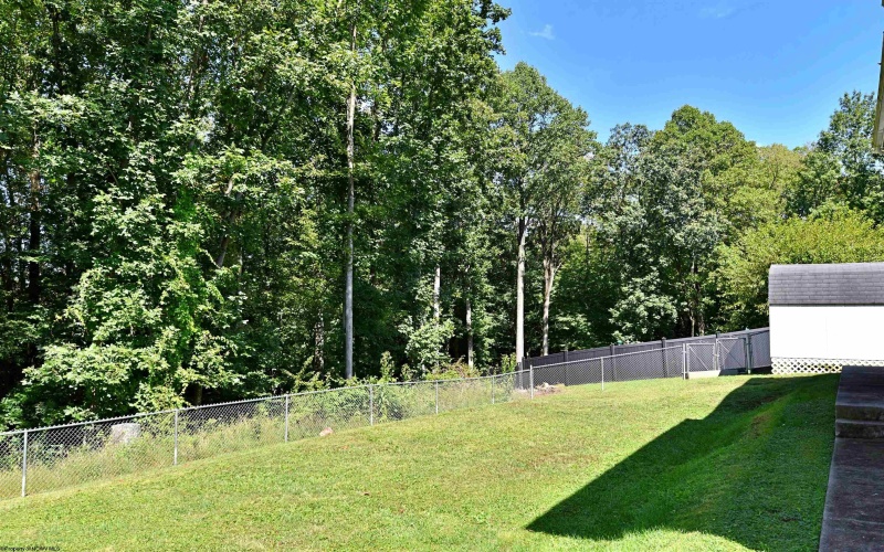 1127 Deerfield Drive, Fairmont, West Virginia 26554, 3 Bedrooms Bedrooms, 7 Rooms Rooms,2 BathroomsBathrooms,Single Family Detached,For Sale,Deerfield,10161323