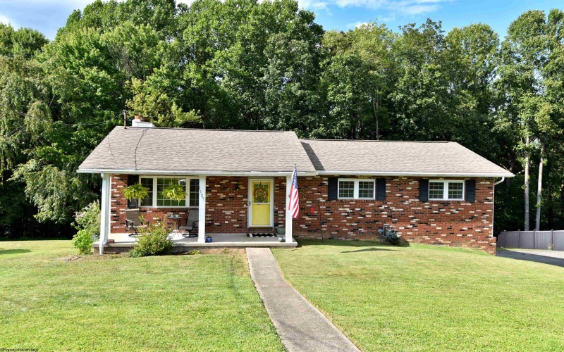 1127 Deerfield Drive, Fairmont, West Virginia 26554, 3 Bedrooms Bedrooms, 7 Rooms Rooms,2 BathroomsBathrooms,Single Family Detached,For Sale,Deerfield,10161323