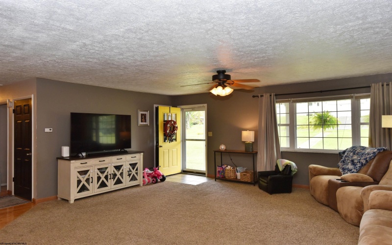 1127 Deerfield Drive, Fairmont, West Virginia 26554, 3 Bedrooms Bedrooms, 7 Rooms Rooms,2 BathroomsBathrooms,Single Family Detached,For Sale,Deerfield,10161323