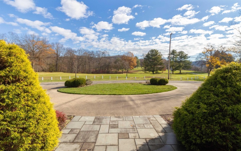 19 Golf Course Drive, Clarksburg, West Virginia 26301, 4 Bedrooms Bedrooms, 9 Rooms Rooms,3 BathroomsBathrooms,Single Family Detached,For Sale,Golf Course,10157996