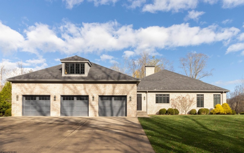 19 Golf Course Drive, Clarksburg, West Virginia 26301, 4 Bedrooms Bedrooms, 9 Rooms Rooms,3 BathroomsBathrooms,Single Family Detached,For Sale,Golf Course,10157996
