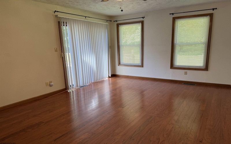125 Amber Lane, Fairmont, West Virginia 26554, 3 Bedrooms Bedrooms, 10 Rooms Rooms,2 BathroomsBathrooms,Single Family Detached,For Sale,Amber,10161327