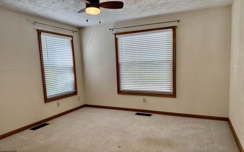 125 Amber Lane, Fairmont, West Virginia 26554, 3 Bedrooms Bedrooms, 10 Rooms Rooms,2 BathroomsBathrooms,Single Family Detached,For Sale,Amber,10161327