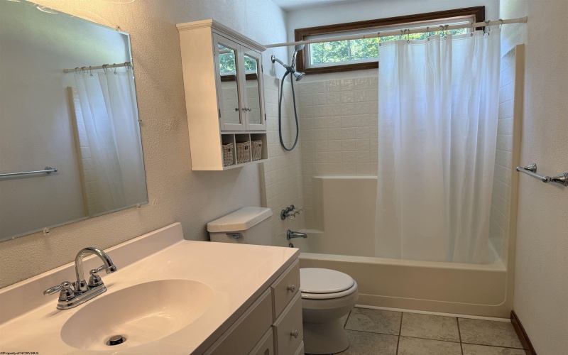 125 Amber Lane, Fairmont, West Virginia 26554, 3 Bedrooms Bedrooms, 10 Rooms Rooms,2 BathroomsBathrooms,Single Family Detached,For Sale,Amber,10161327