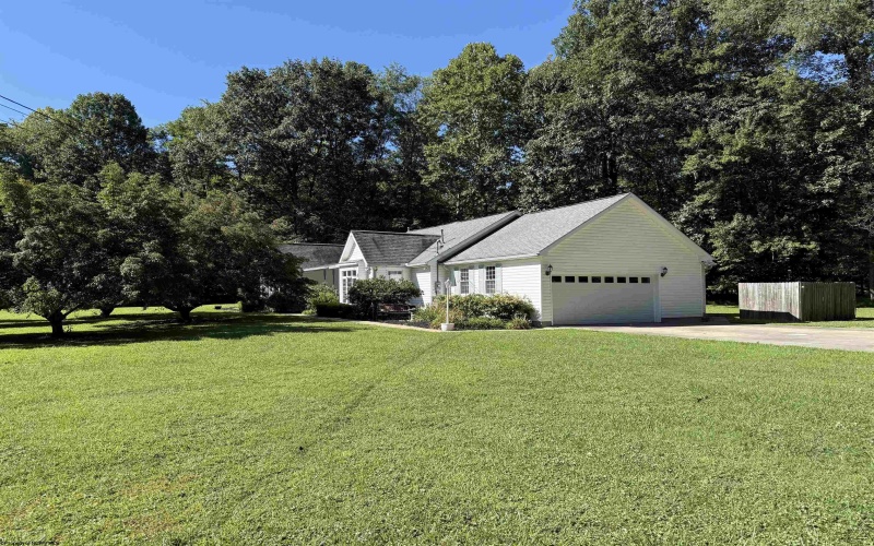 125 Amber Lane, Fairmont, West Virginia 26554, 3 Bedrooms Bedrooms, 10 Rooms Rooms,2 BathroomsBathrooms,Single Family Detached,For Sale,Amber,10161327