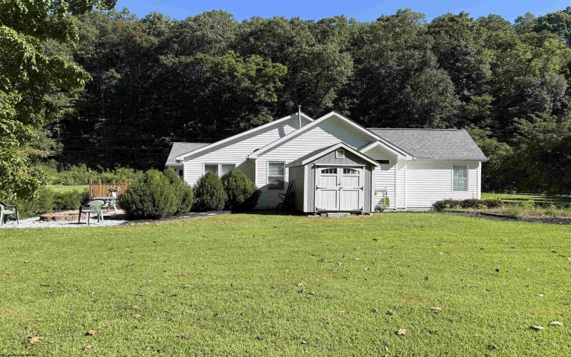 125 Amber Lane, Fairmont, West Virginia 26554, 3 Bedrooms Bedrooms, 10 Rooms Rooms,2 BathroomsBathrooms,Single Family Detached,For Sale,Amber,10161327