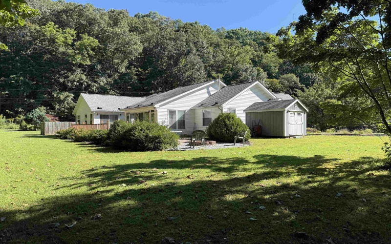 125 Amber Lane, Fairmont, West Virginia 26554, 3 Bedrooms Bedrooms, 10 Rooms Rooms,2 BathroomsBathrooms,Single Family Detached,For Sale,Amber,10161327