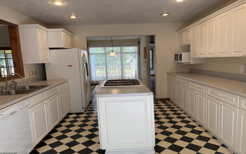 125 Amber Lane, Fairmont, West Virginia 26554, 3 Bedrooms Bedrooms, 10 Rooms Rooms,2 BathroomsBathrooms,Single Family Detached,For Sale,Amber,10161327