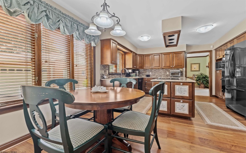 10 Kingston Drive, Morgantown, West Virginia 26505, 3 Bedrooms Bedrooms, 8 Rooms Rooms,3 BathroomsBathrooms,Single Family Detached,For Sale,Kingston,10161341