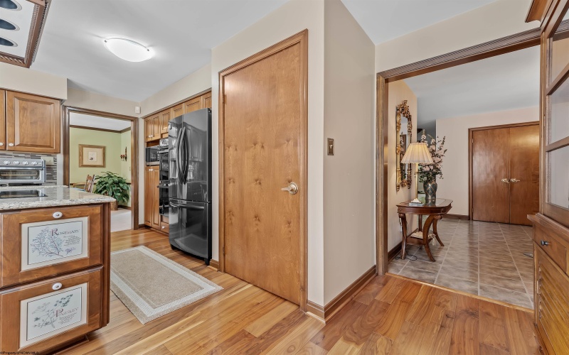 10 Kingston Drive, Morgantown, West Virginia 26505, 3 Bedrooms Bedrooms, 8 Rooms Rooms,3 BathroomsBathrooms,Single Family Detached,For Sale,Kingston,10161341