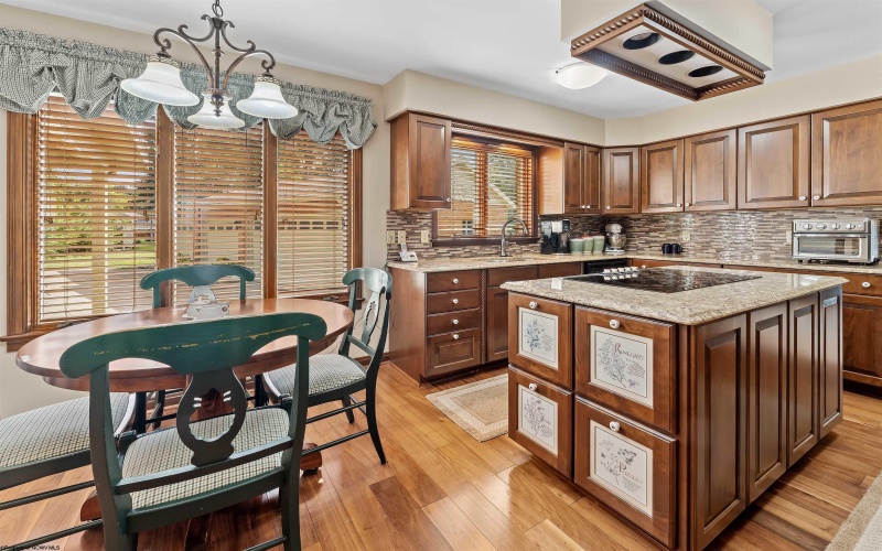 10 Kingston Drive, Morgantown, West Virginia 26505, 3 Bedrooms Bedrooms, 8 Rooms Rooms,3 BathroomsBathrooms,Single Family Detached,For Sale,Kingston,10161341