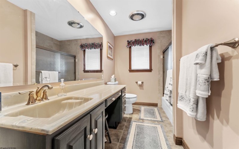 10 Kingston Drive, Morgantown, West Virginia 26505, 3 Bedrooms Bedrooms, 8 Rooms Rooms,3 BathroomsBathrooms,Single Family Detached,For Sale,Kingston,10161341