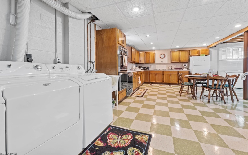 10 Kingston Drive, Morgantown, West Virginia 26505, 3 Bedrooms Bedrooms, 8 Rooms Rooms,3 BathroomsBathrooms,Single Family Detached,For Sale,Kingston,10161341