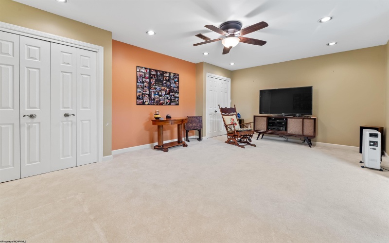 10 Kingston Drive, Morgantown, West Virginia 26505, 3 Bedrooms Bedrooms, 8 Rooms Rooms,3 BathroomsBathrooms,Single Family Detached,For Sale,Kingston,10161341