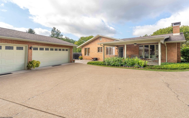 10 Kingston Drive, Morgantown, West Virginia 26505, 3 Bedrooms Bedrooms, 8 Rooms Rooms,3 BathroomsBathrooms,Single Family Detached,For Sale,Kingston,10161341