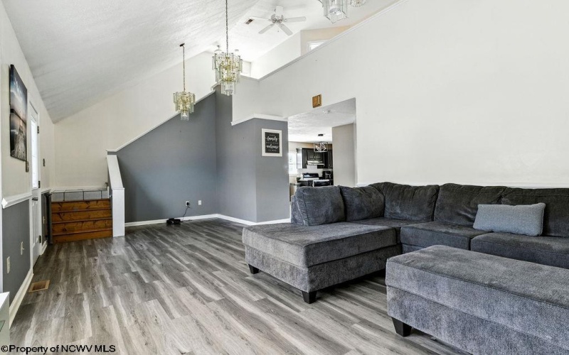 82 Robinwood Drive, Mount Clare, West Virginia 26408, 3 Bedrooms Bedrooms, 8 Rooms Rooms,2 BathroomsBathrooms,Single Family Detached,For Sale,Robinwood,10161340