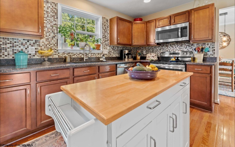 457 Blackberry Ridge Drive, Morgantown, West Virginia 26508, 4 Bedrooms Bedrooms, 8 Rooms Rooms,2 BathroomsBathrooms,Single Family Detached,For Sale,Blackberry Ridge,10161335