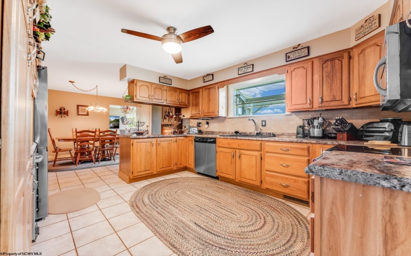 203 Foothills Lane, Morgantown, West Virginia 26508, 3 Bedrooms Bedrooms, 9 Rooms Rooms,2 BathroomsBathrooms,Single Family Detached,For Sale,Foothills,10161338