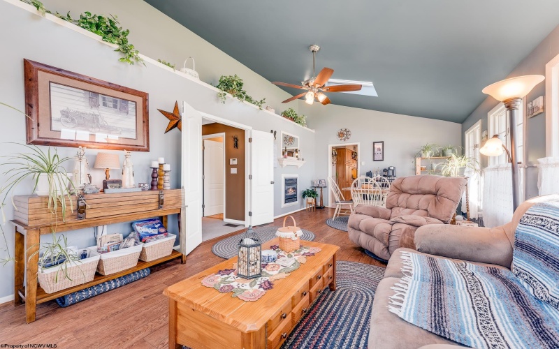 203 Foothills Lane, Morgantown, West Virginia 26508, 3 Bedrooms Bedrooms, 9 Rooms Rooms,2 BathroomsBathrooms,Single Family Detached,For Sale,Foothills,10161338