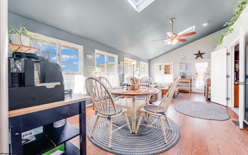 203 Foothills Lane, Morgantown, West Virginia 26508, 3 Bedrooms Bedrooms, 9 Rooms Rooms,2 BathroomsBathrooms,Single Family Detached,For Sale,Foothills,10161338