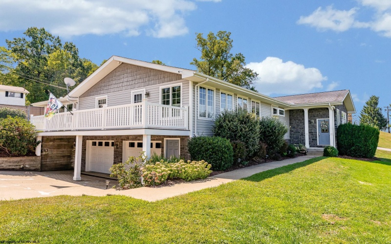 203 Foothills Lane, Morgantown, West Virginia 26508, 3 Bedrooms Bedrooms, 9 Rooms Rooms,2 BathroomsBathrooms,Single Family Detached,For Sale,Foothills,10161338