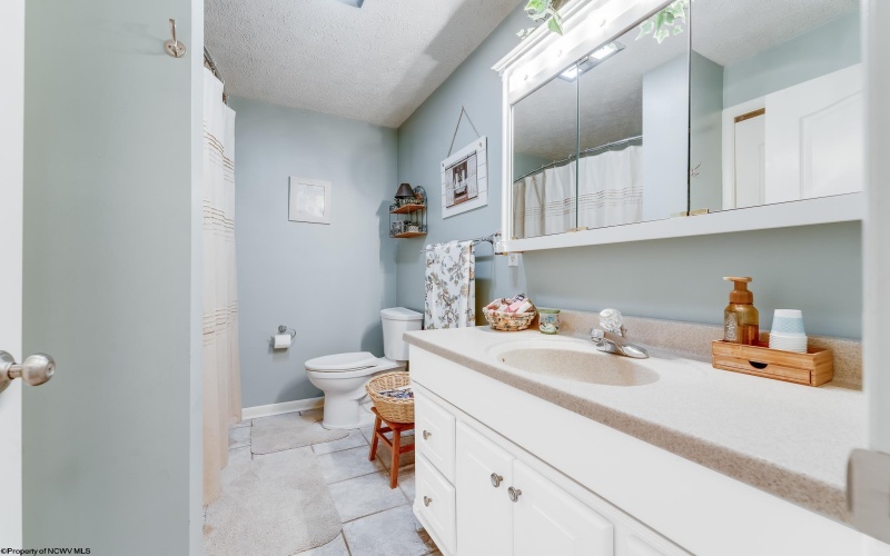 203 Foothills Lane, Morgantown, West Virginia 26508, 3 Bedrooms Bedrooms, 9 Rooms Rooms,2 BathroomsBathrooms,Single Family Detached,For Sale,Foothills,10161338