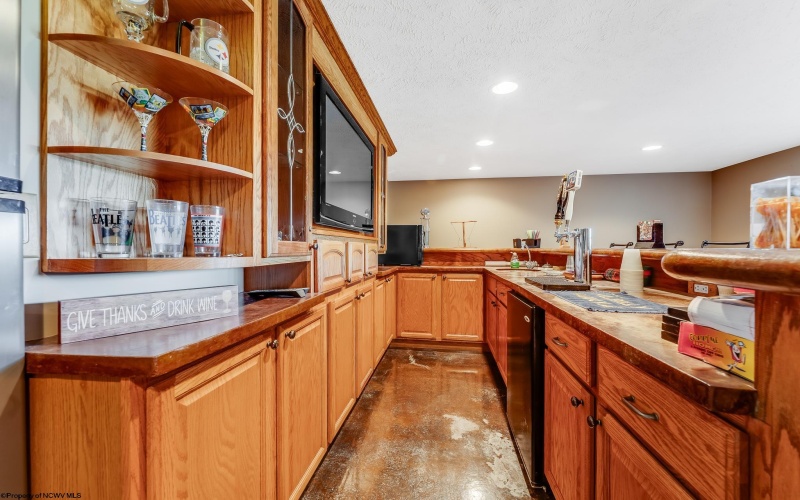 203 Foothills Lane, Morgantown, West Virginia 26508, 3 Bedrooms Bedrooms, 9 Rooms Rooms,2 BathroomsBathrooms,Single Family Detached,For Sale,Foothills,10161338