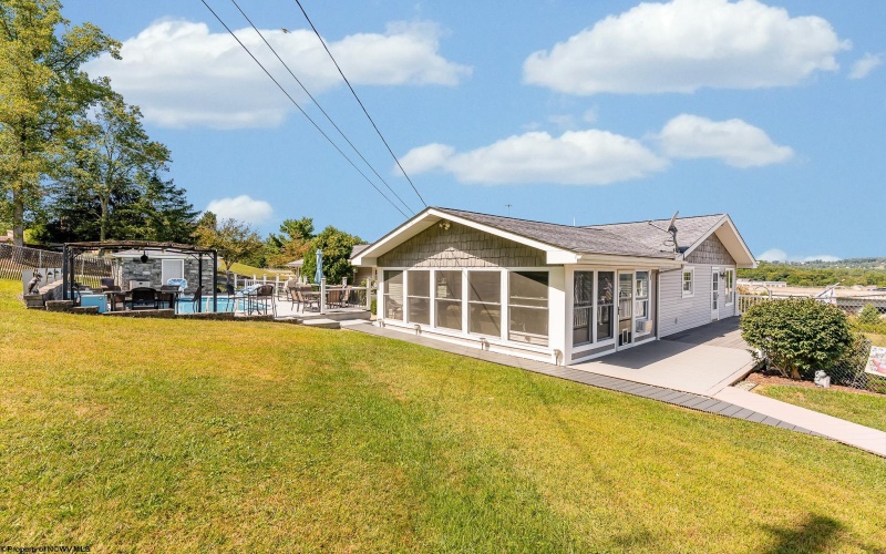 203 Foothills Lane, Morgantown, West Virginia 26508, 3 Bedrooms Bedrooms, 9 Rooms Rooms,2 BathroomsBathrooms,Single Family Detached,For Sale,Foothills,10161338
