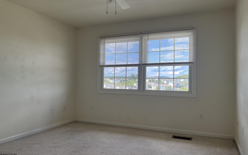 112 Donna Avenue, Morgantown, West Virginia 26505, 4 Bedrooms Bedrooms, 7 Rooms Rooms,3 BathroomsBathrooms,Single Family Attached,For Sale,Donna,10161342