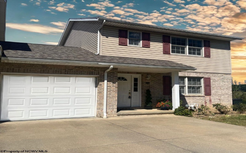 112 Donna Avenue, Morgantown, West Virginia 26505, 4 Bedrooms Bedrooms, 7 Rooms Rooms,3 BathroomsBathrooms,Single Family Attached,For Sale,Donna,10161342