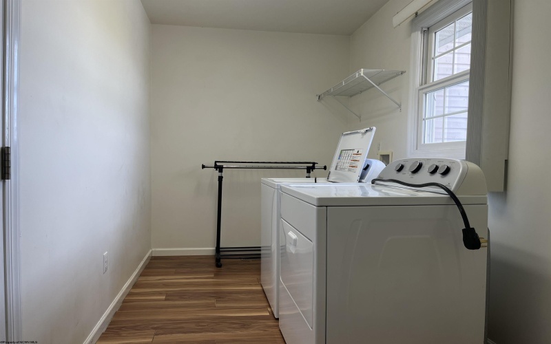 112 Donna Avenue, Morgantown, West Virginia 26505, 4 Bedrooms Bedrooms, 7 Rooms Rooms,3 BathroomsBathrooms,Single Family Attached,For Sale,Donna,10161342