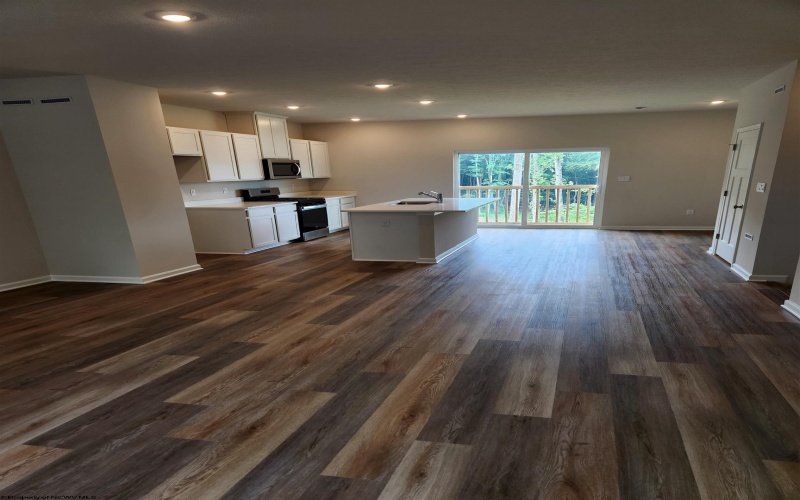 725 Hardman Drive, Morgantown, West Virginia 26501, 3 Bedrooms Bedrooms, 6 Rooms Rooms,2 BathroomsBathrooms,Single Family Attached,For Sale,Hardman,10161353