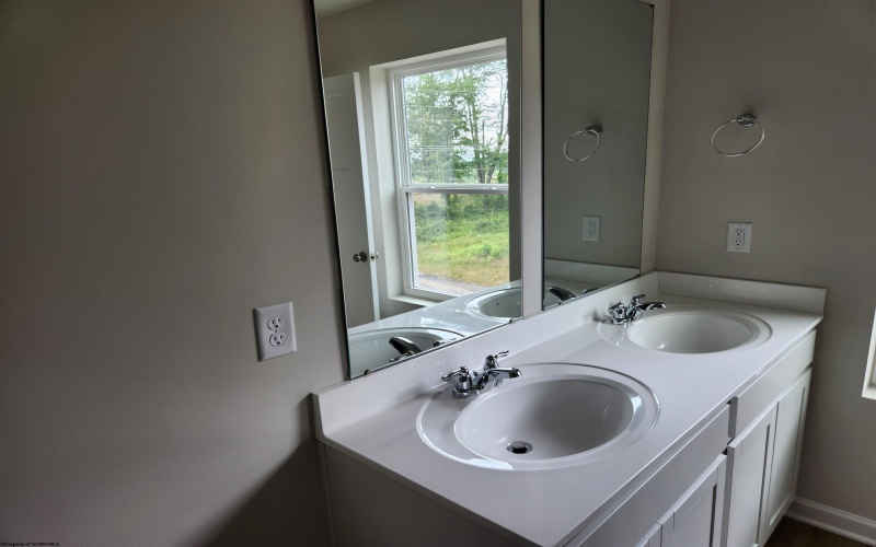 725 Hardman Drive, Morgantown, West Virginia 26501, 3 Bedrooms Bedrooms, 6 Rooms Rooms,2 BathroomsBathrooms,Single Family Attached,For Sale,Hardman,10161353