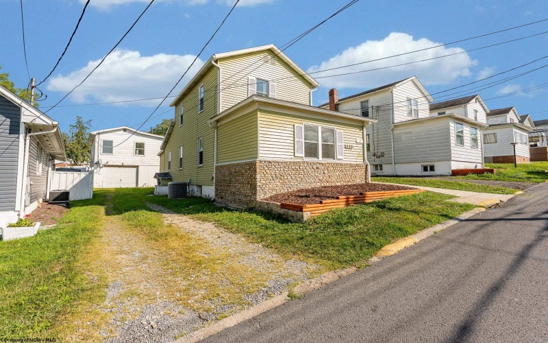 532 & 532 1/2 Herman Avenue, Star City, West Virginia 26505, ,Multi-unit/income,For Sale,Herman,10161343